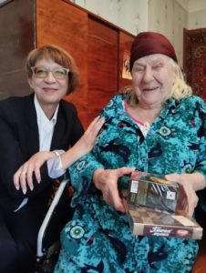 Заведующий отделением социального обслуживания поздравил получателя социальных услуг с 97-летием