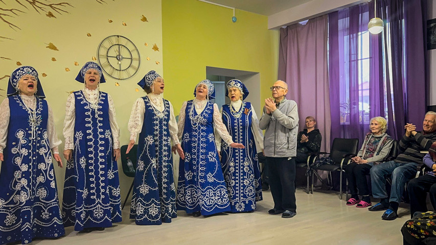 Вокальные коллективы ДК им. Гагарина дарят новогоднее настроение